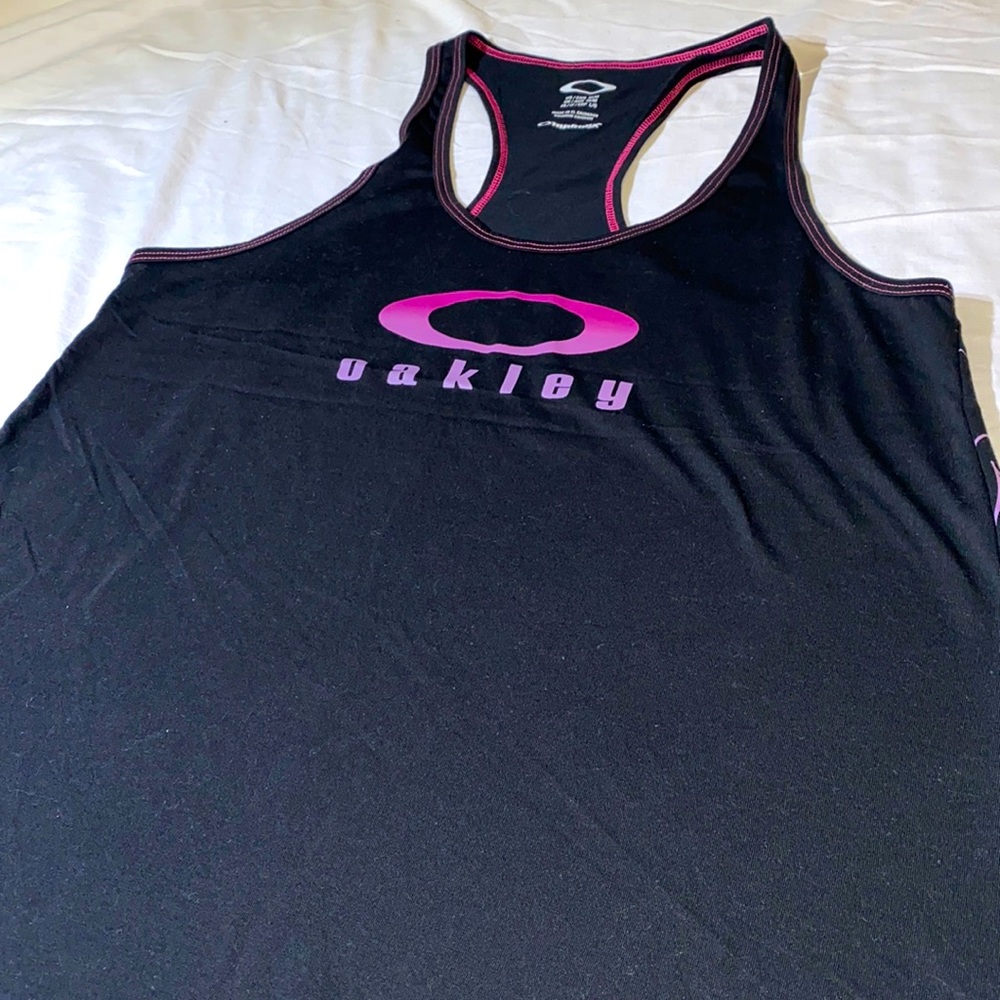 Size m Oakley tank